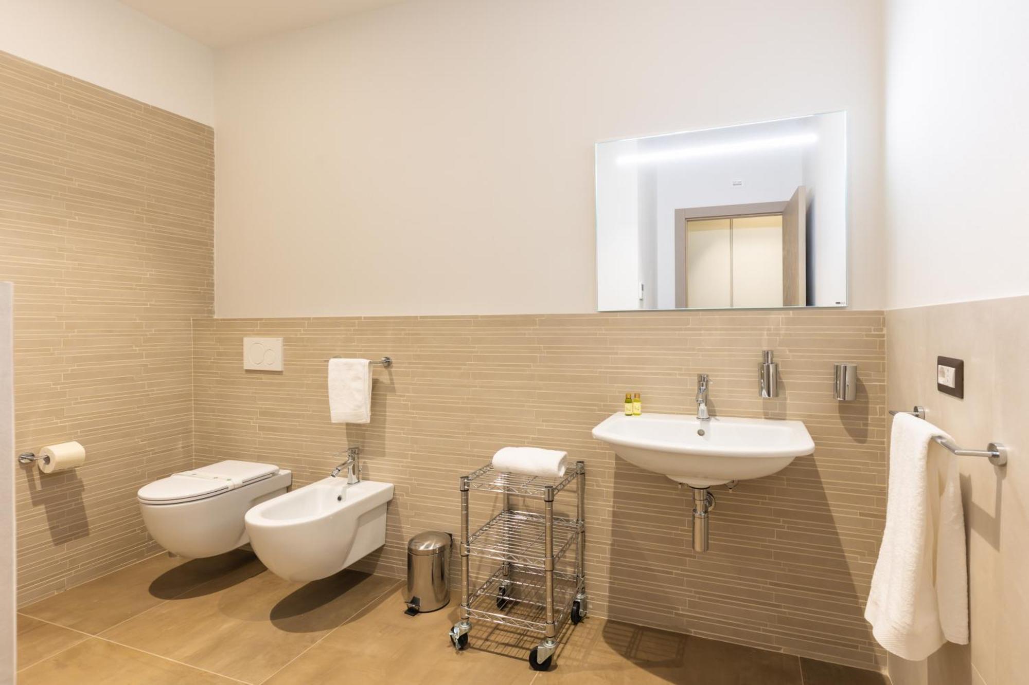 Exclusive Perugia Getaway - Apartments With Shared Pool & Parking Bagian luar foto
